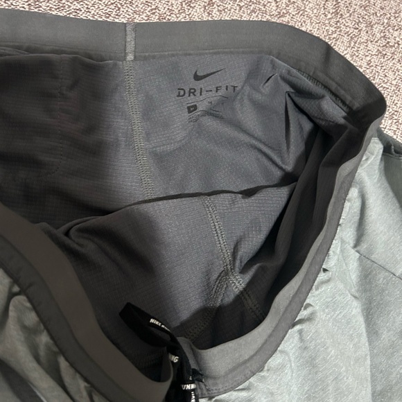 Nike Men’s 5” Dri-Fit 2-in-1 Running Shorts - Picture 6 of 9